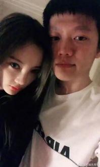 美女吃瓜团视频,揭秘娱乐圈幕后故事，笑料百出