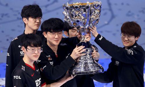 edg夺冠后吃瓜视频QQ群,揭秘吃瓜视频QQ群的热闹景象