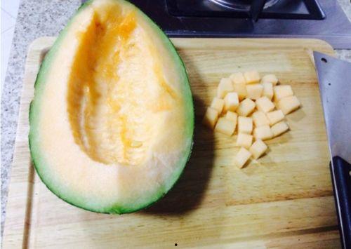 阿姨吃哈密瓜视频,甜蜜滋味尽收眼底