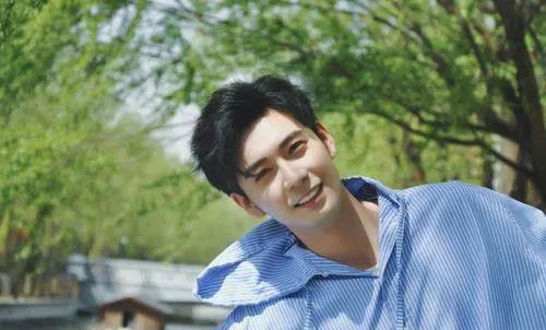 宋茜和陈星旭吃瓜视频,甜蜜互动引网友热议