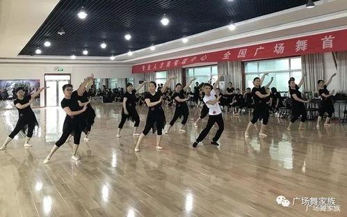 吃瓜现场广场舞视频大全,吃瓜现场视频大全，舞动人生精彩瞬间
