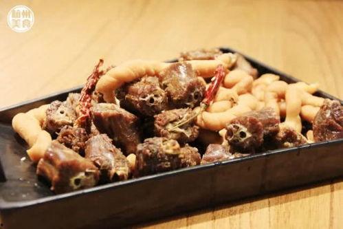 蓝瓜姐吃鸭脖视频,趣味横生美食体验