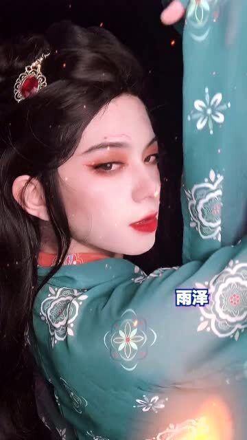 疯癫吃瓜变装古风视频,带你领略穿越时空的趣味