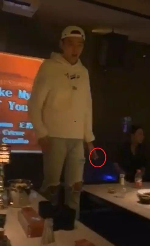 黑色衣服吃瓜视频大全,揭秘时尚与娱乐的跨界融合