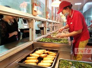 宿迁学院学校食堂吃瓜视频,校园美食瞬间走红网络