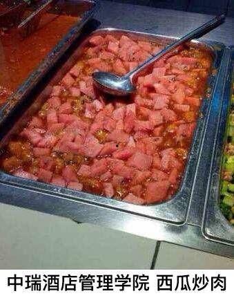 宿迁学院学校食堂吃瓜视频,校园美食瞬间走红网络