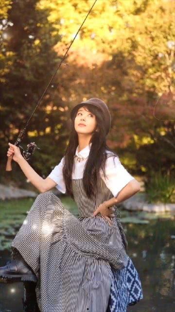 两个女生pk吃瓜视频,两位女神同台竞技，吃瓜大赛谁主沉浮？